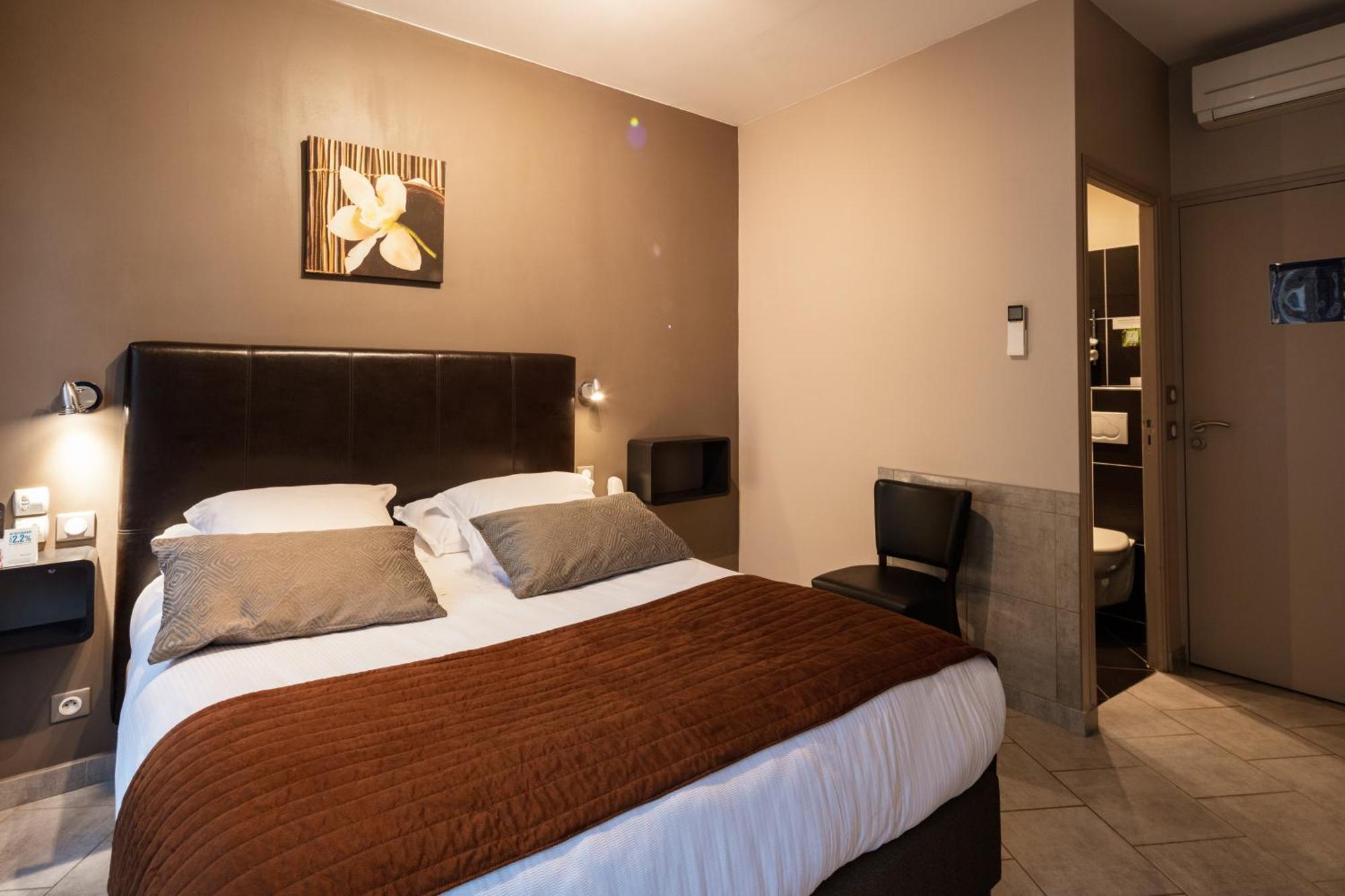 Logis Hotel Restaurant De La Paix Lodève 外观 照片