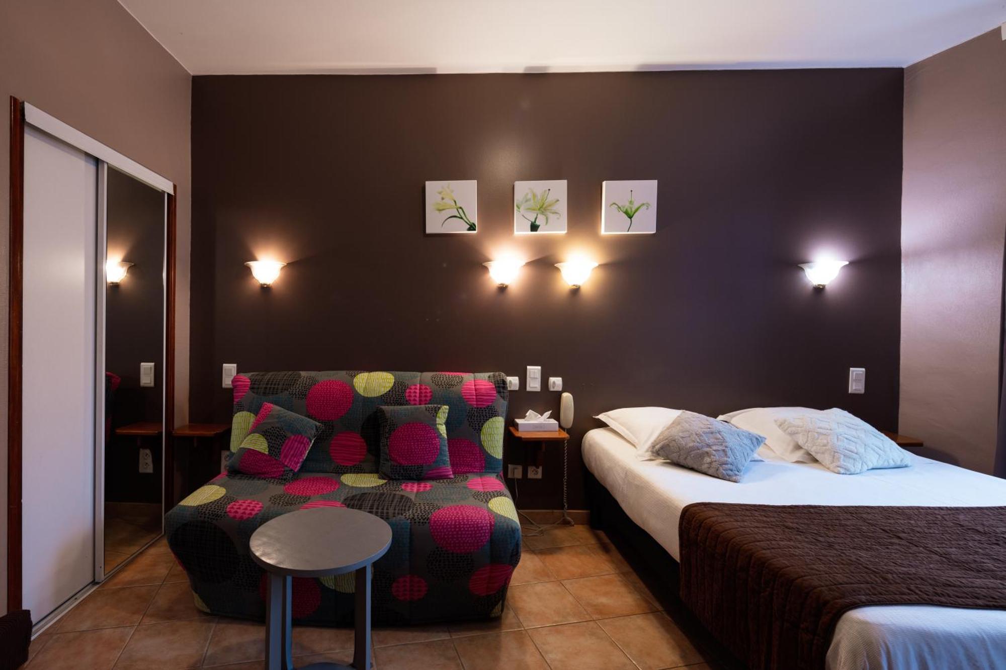 Logis Hotel Restaurant De La Paix Lodève 外观 照片