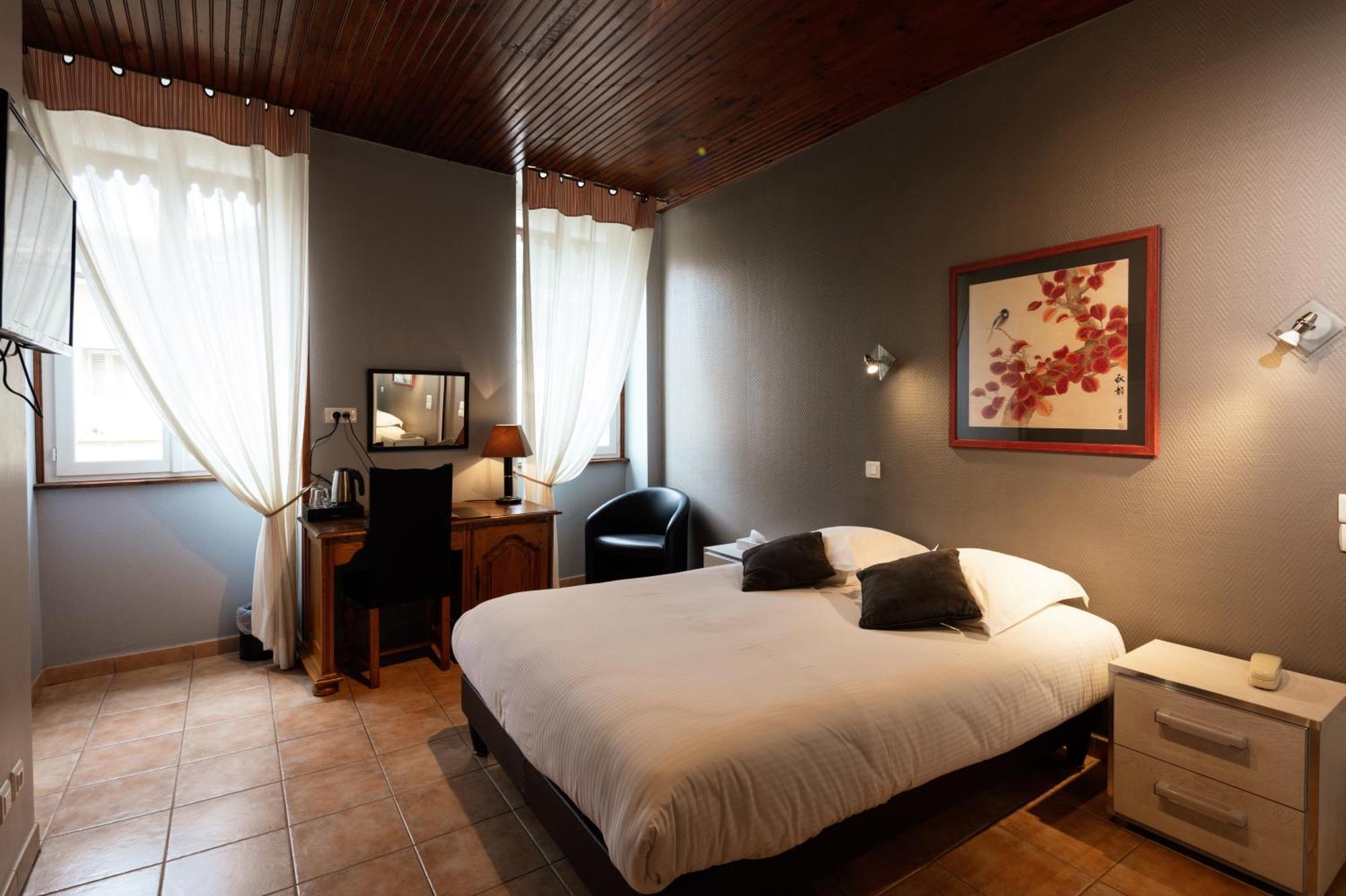 Logis Hotel Restaurant De La Paix Lodève 外观 照片