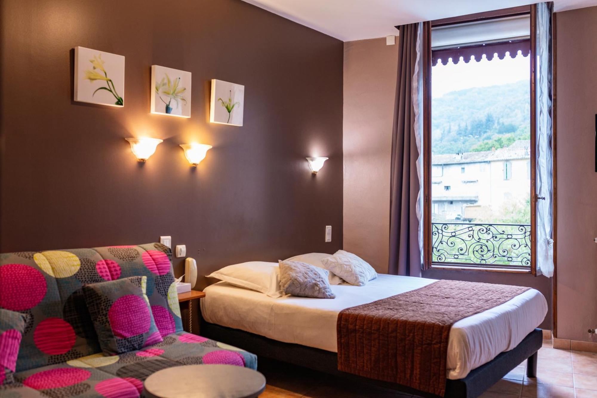 Logis Hotel Restaurant De La Paix Lodève 外观 照片