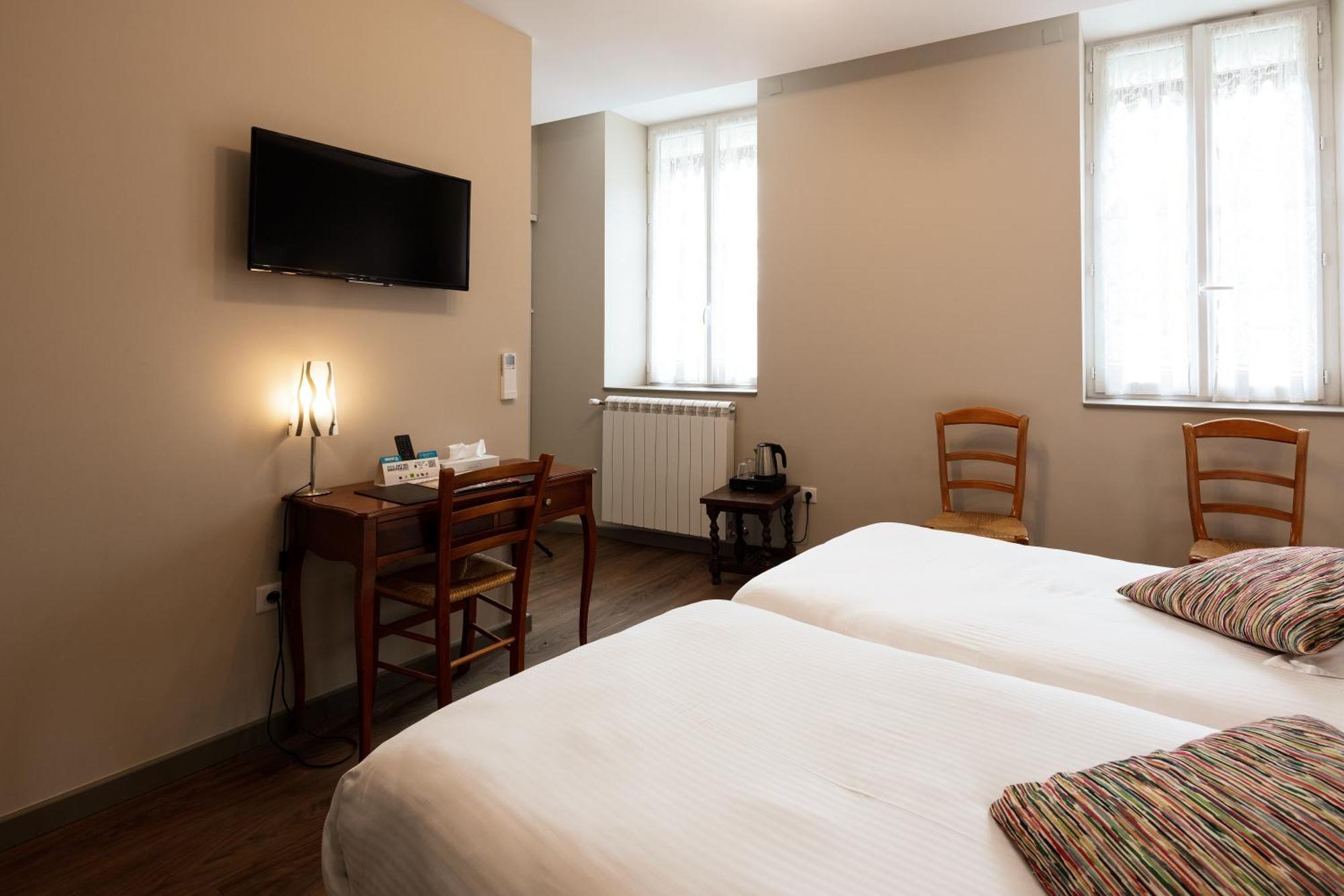 Logis Hotel Restaurant De La Paix Lodève 外观 照片