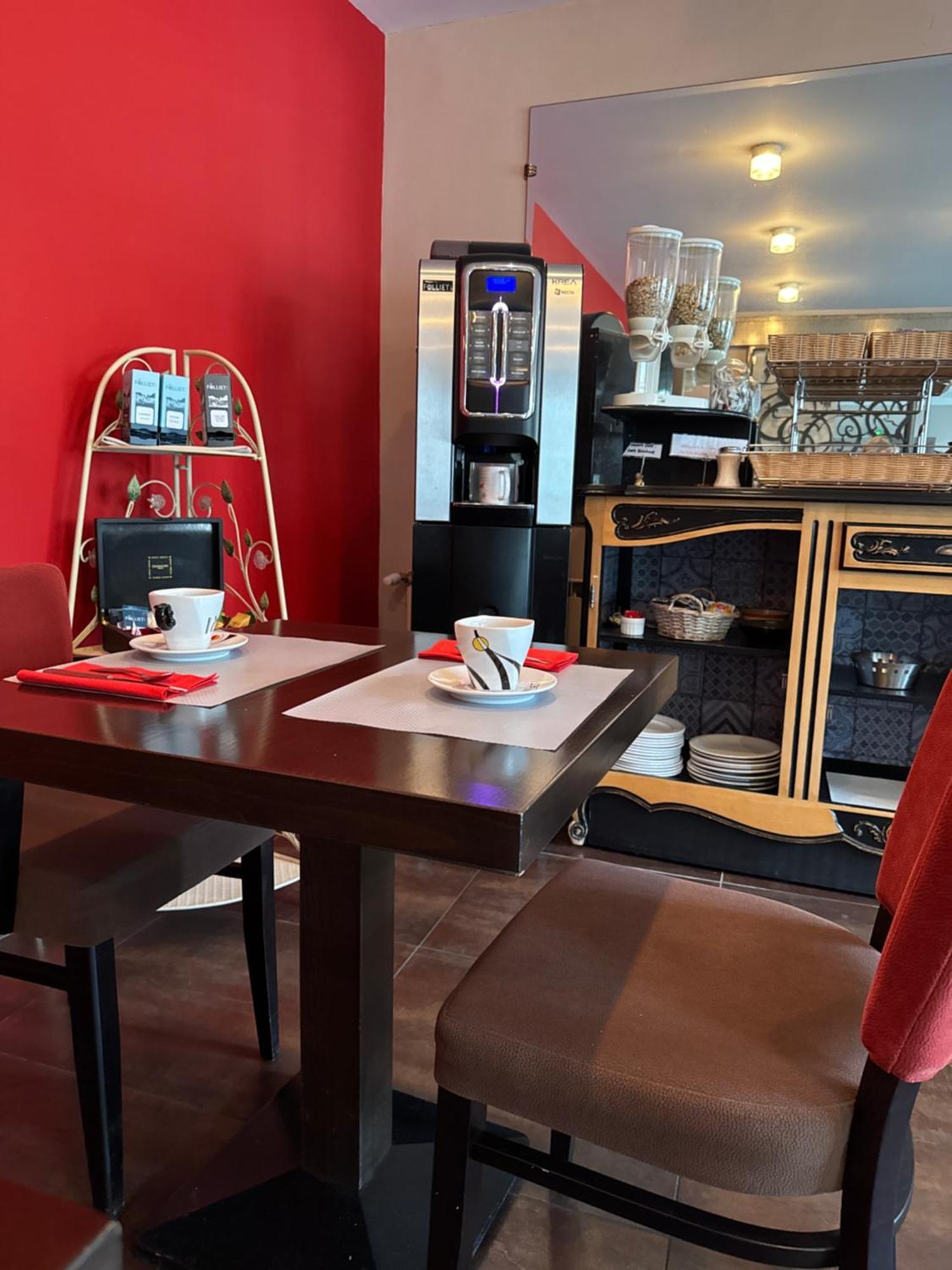Logis Hotel Restaurant De La Paix Lodève 外观 照片