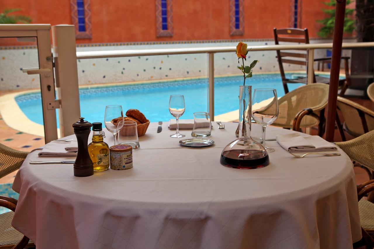 Logis Hotel Restaurant De La Paix Lodève 外观 照片