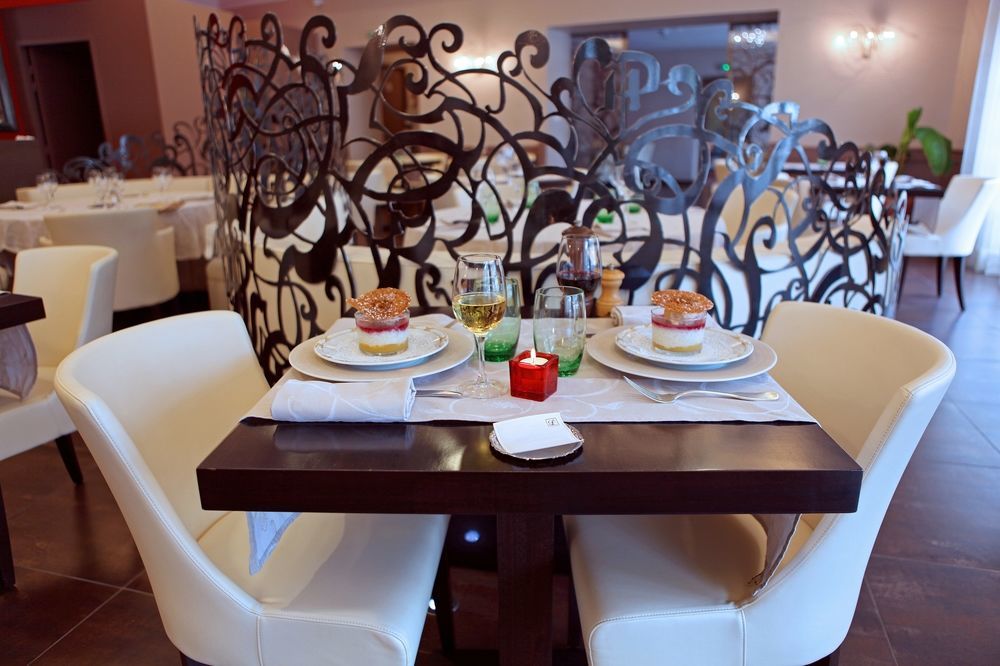 Logis Hotel Restaurant De La Paix Lodève 外观 照片