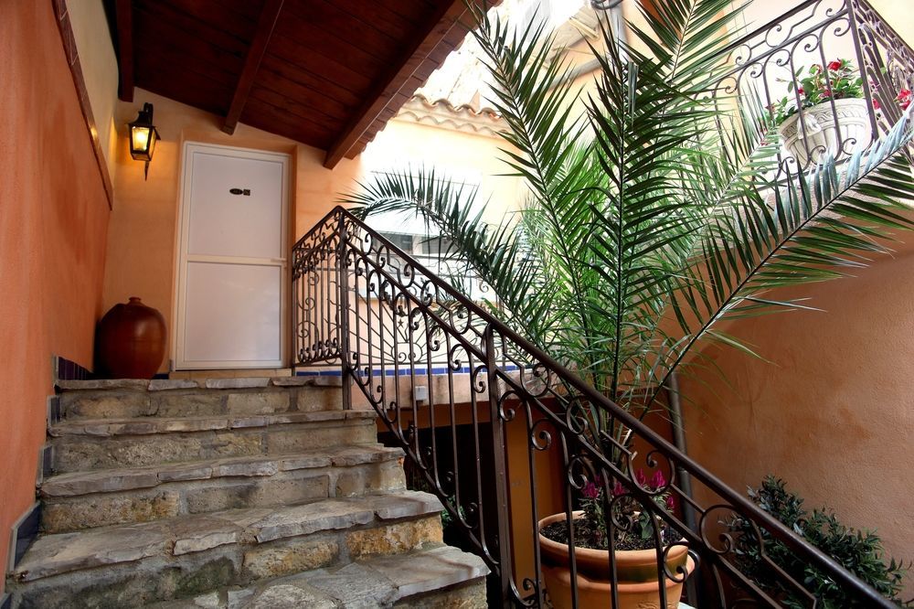 Logis Hotel Restaurant De La Paix Lodève 外观 照片