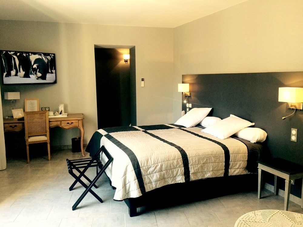 Logis Hotel Restaurant De La Paix Lodève 外观 照片