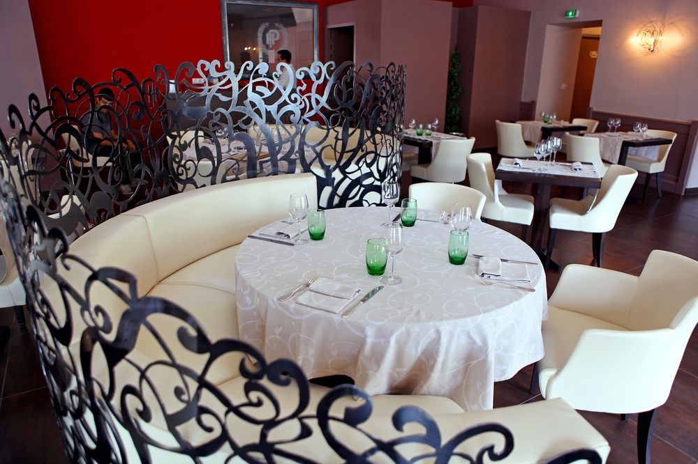 Logis Hotel Restaurant De La Paix Lodève 外观 照片