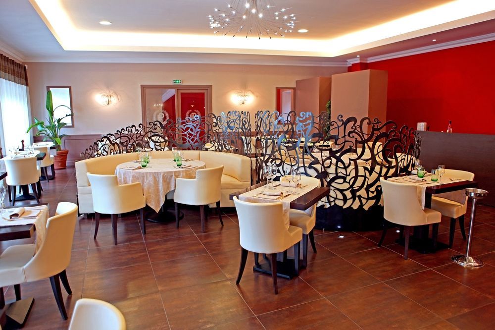 Logis Hotel Restaurant De La Paix Lodève 外观 照片