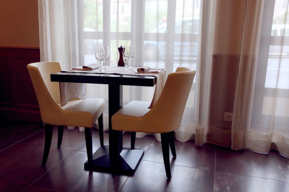 Logis Hotel Restaurant De La Paix Lodève 外观 照片
