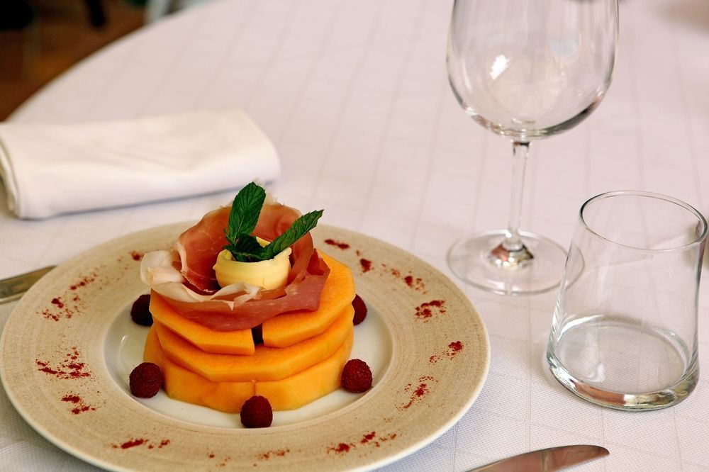 Logis Hotel Restaurant De La Paix Lodève 外观 照片
