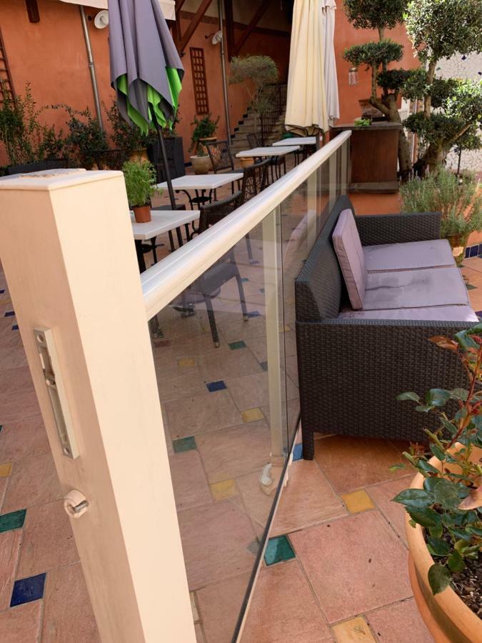 Logis Hotel Restaurant De La Paix Lodève 外观 照片